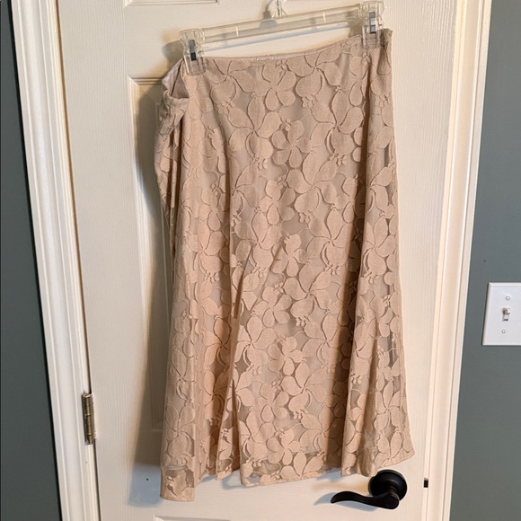 New York & Company Dresses & Skirts - New York & Company Floral Lace A-Line Skirt - Cream
